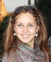 Oлена Угрюмова
